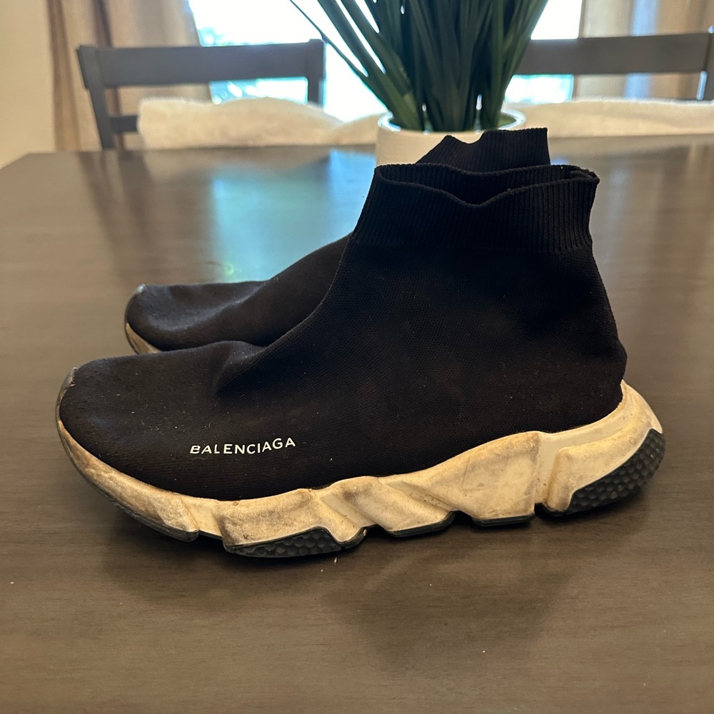 Balenciaga speeds